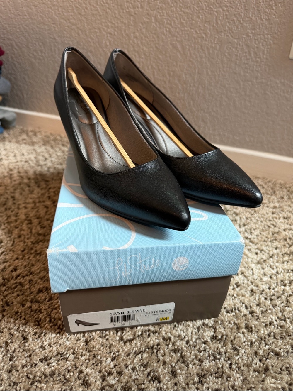 Life Stride Black Pointed-Toe Dress Pumps